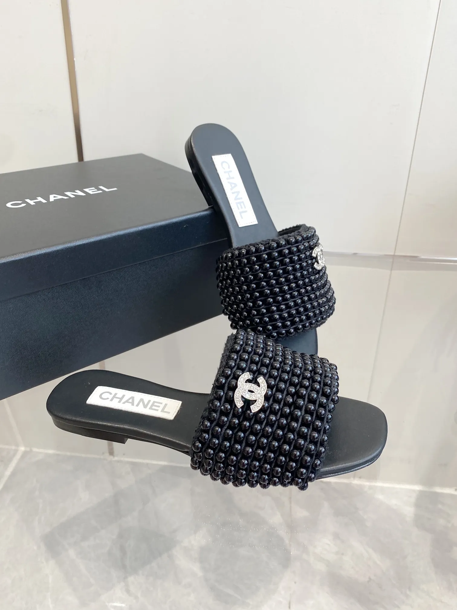 👟👟Ex-factory price 600👟👟 Chanel Xiaoxiang 2️⃣5️⃣ss spring and summer vacation pearl lazy slippers, simple and versatile, super beautiful on the feet, no matter how you look at it, they are super beautiful #仙女SLANDALS #women's sandals #Chanel #小香
